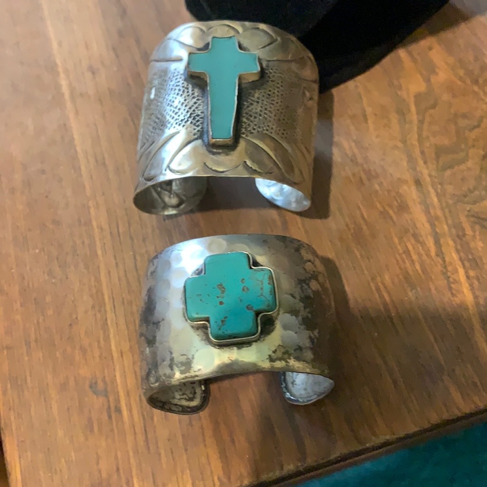 🌿 Two Faux Turquoise Silver Tone Bracelets - Adjustable